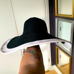 Fashion floppy hat